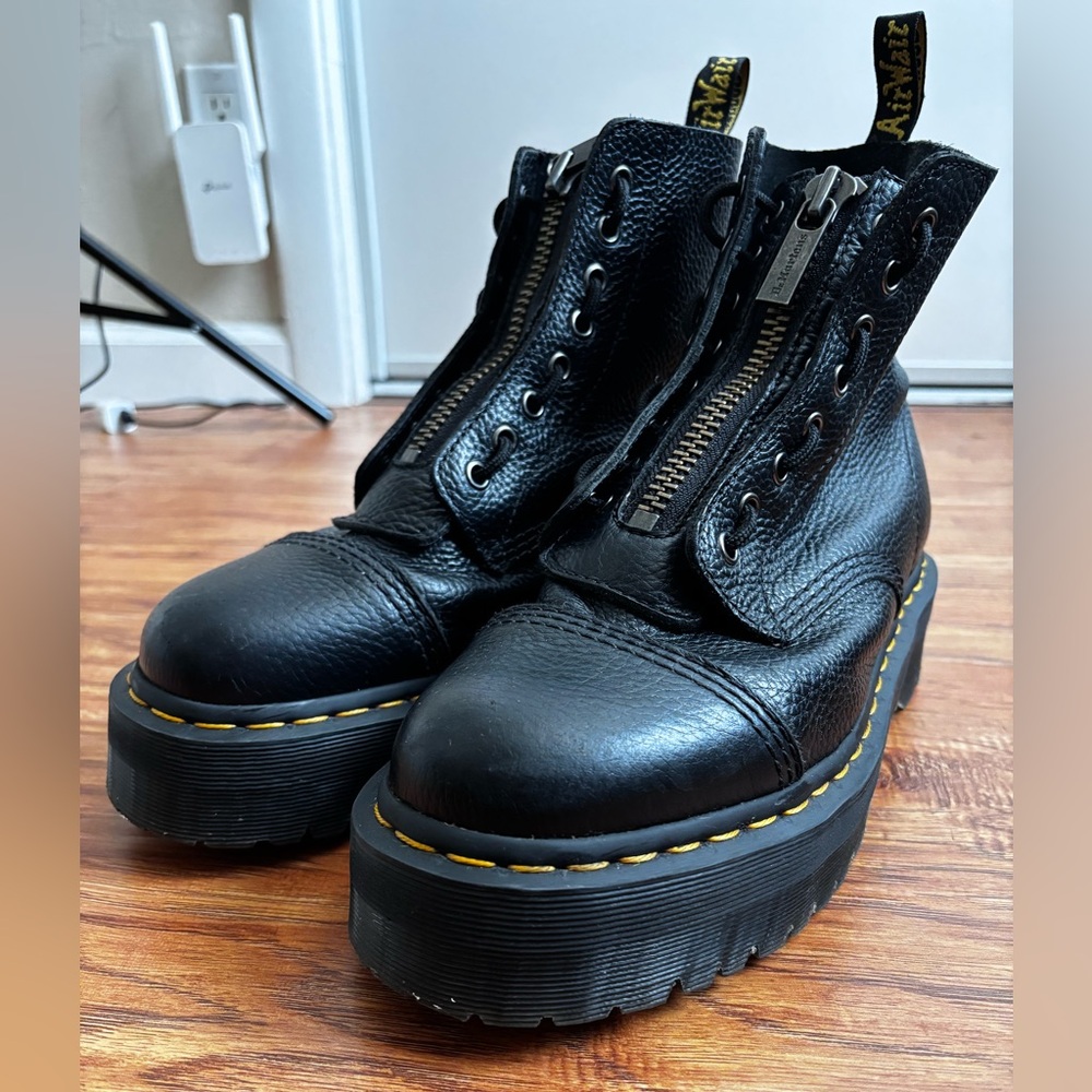 Dr. Martens Sinclair Platform Boots (black)